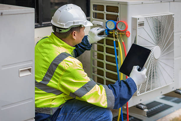 Professional Emergency Ac Repair technician working in Brightwaters, NY